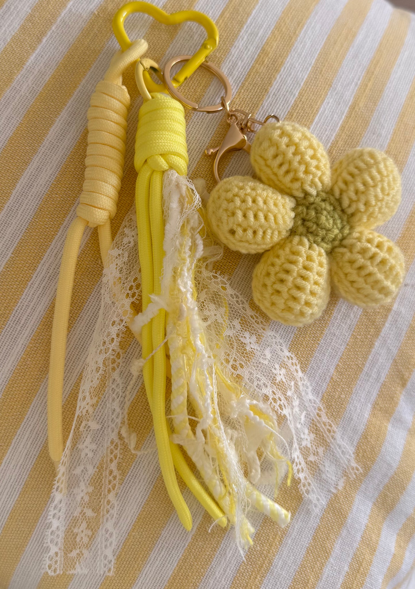 PORTE CLÉS fleur💛
