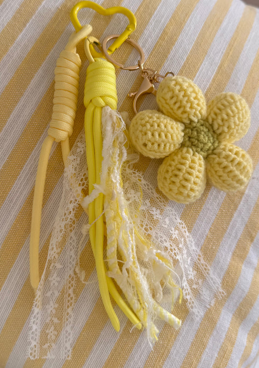 PORTE CLÉS fleur💛